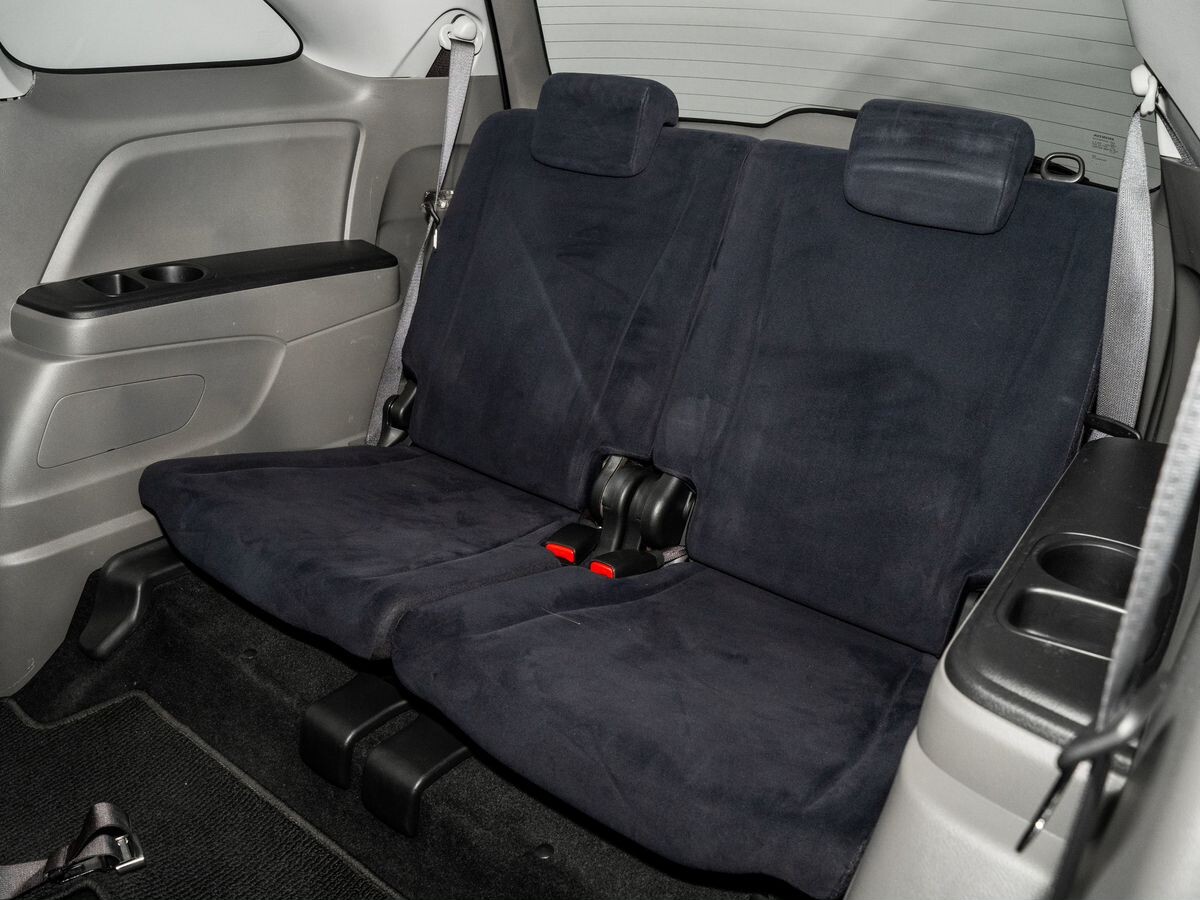 Honda Stream 2010 - фото автомобиля