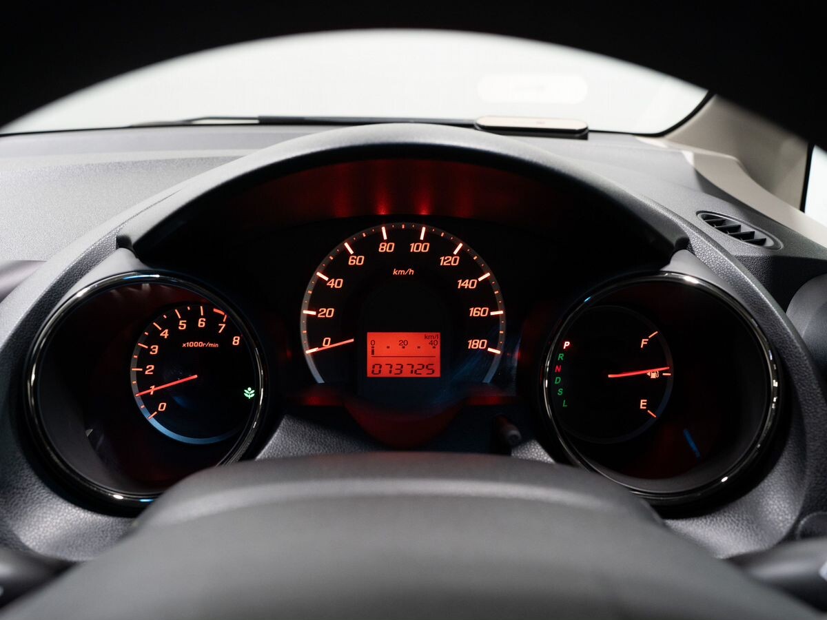 Honda Fit 2011 - фото автомобиля