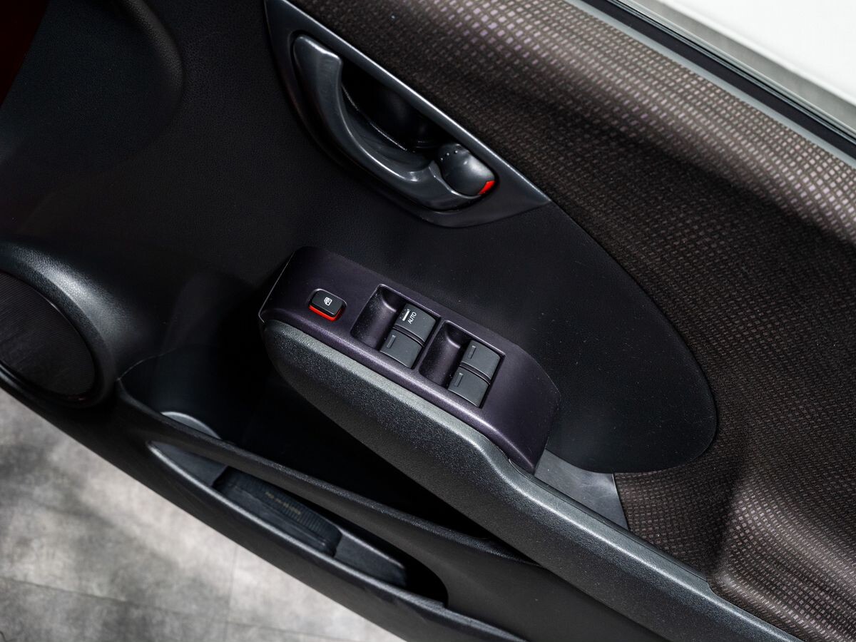 Honda Fit 2011 - фото автомобиля