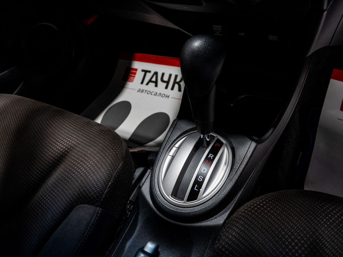 Honda Fit 2011 - фото автомобиля