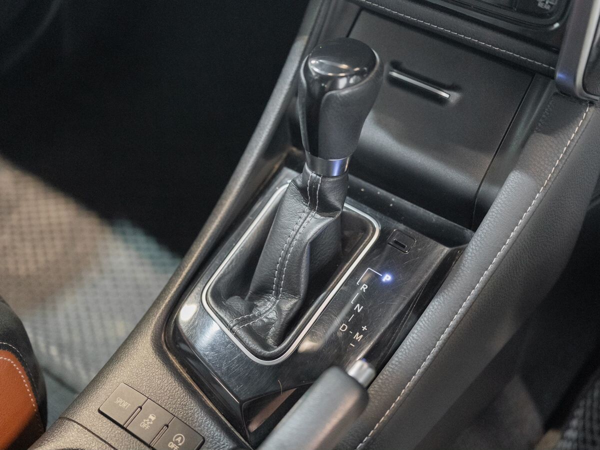 Toyota Auris 2015 - фото автомобиля