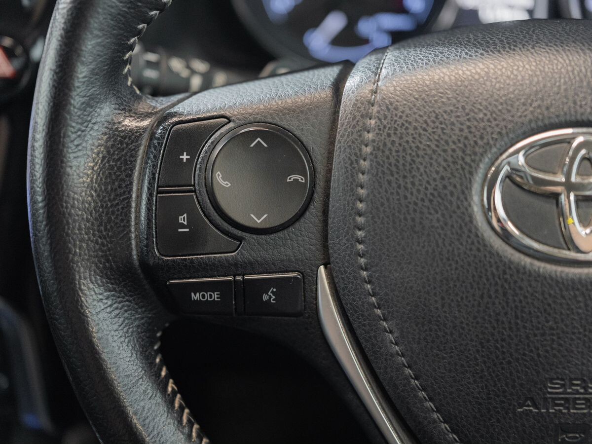 Toyota Auris 2015 - фото автомобиля