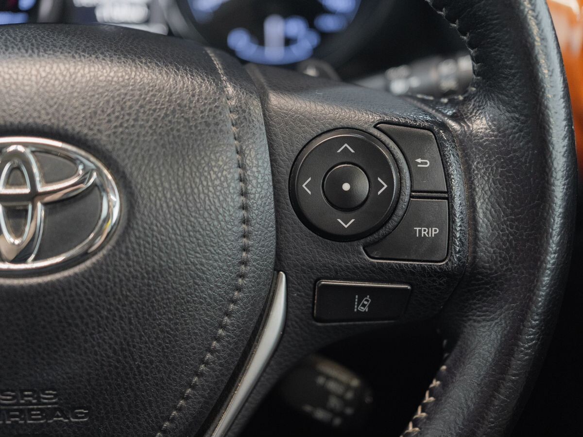 Toyota Auris 2015 - фото автомобиля