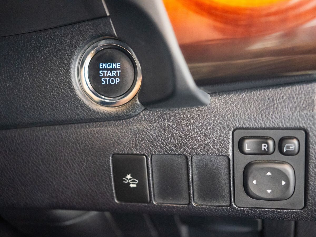 Toyota Auris 2015 - фото автомобиля