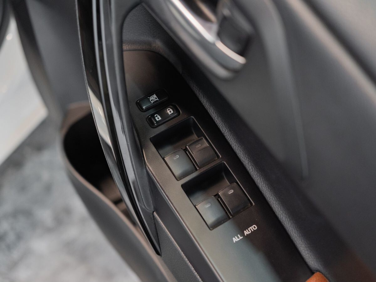 Toyota Auris 2015 - фото автомобиля
