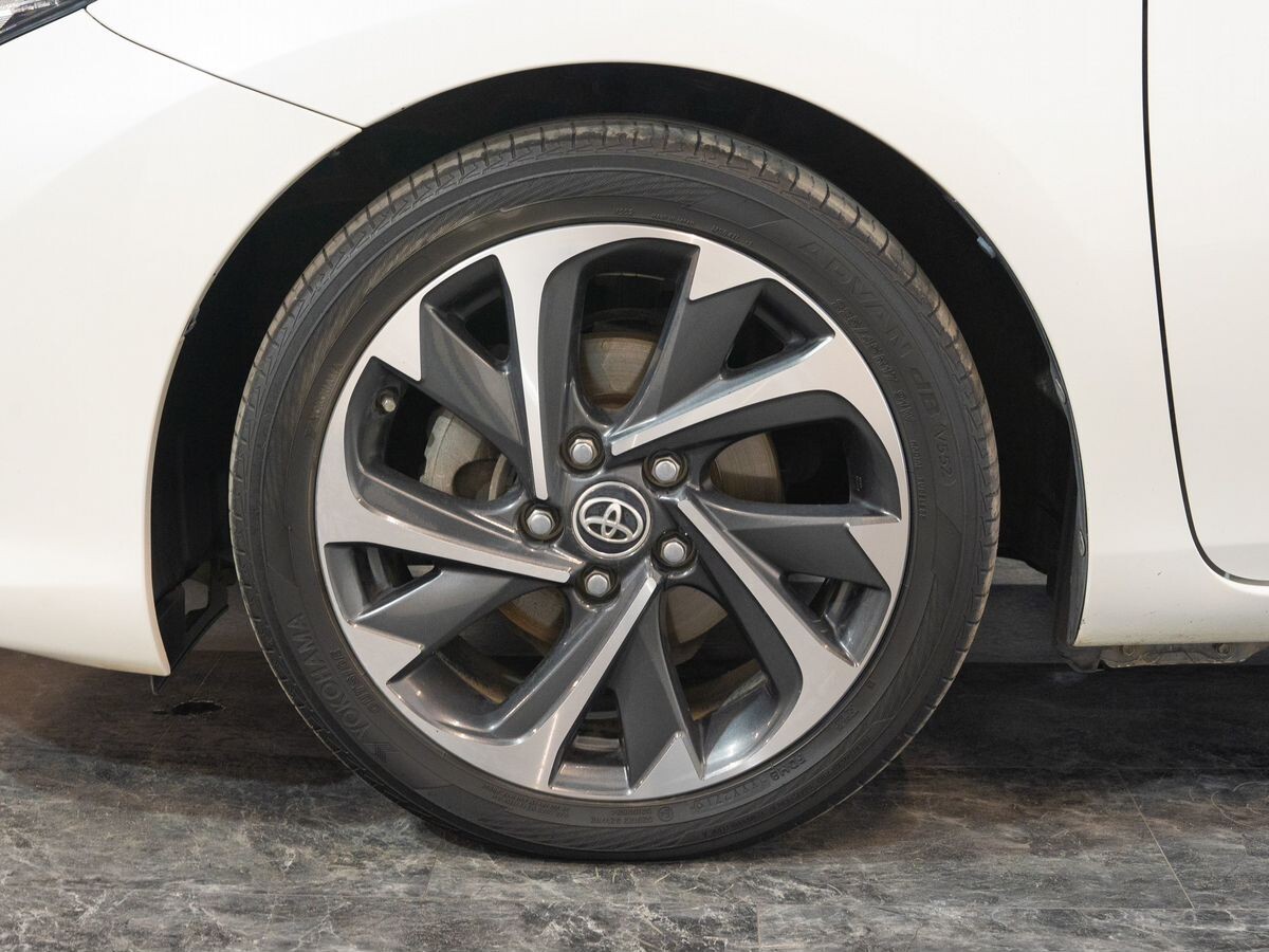 Toyota Auris 2015 - фото автомобиля