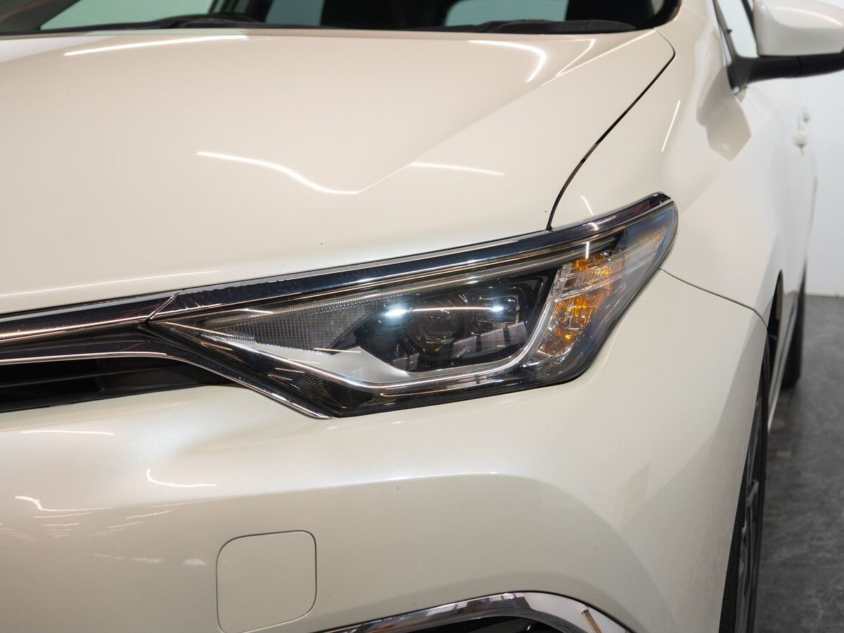 Toyota Auris 2015 - фото автомобиля