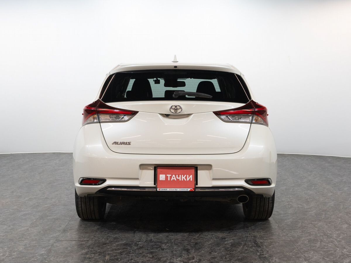 Toyota Auris 2015 - фото автомобиля