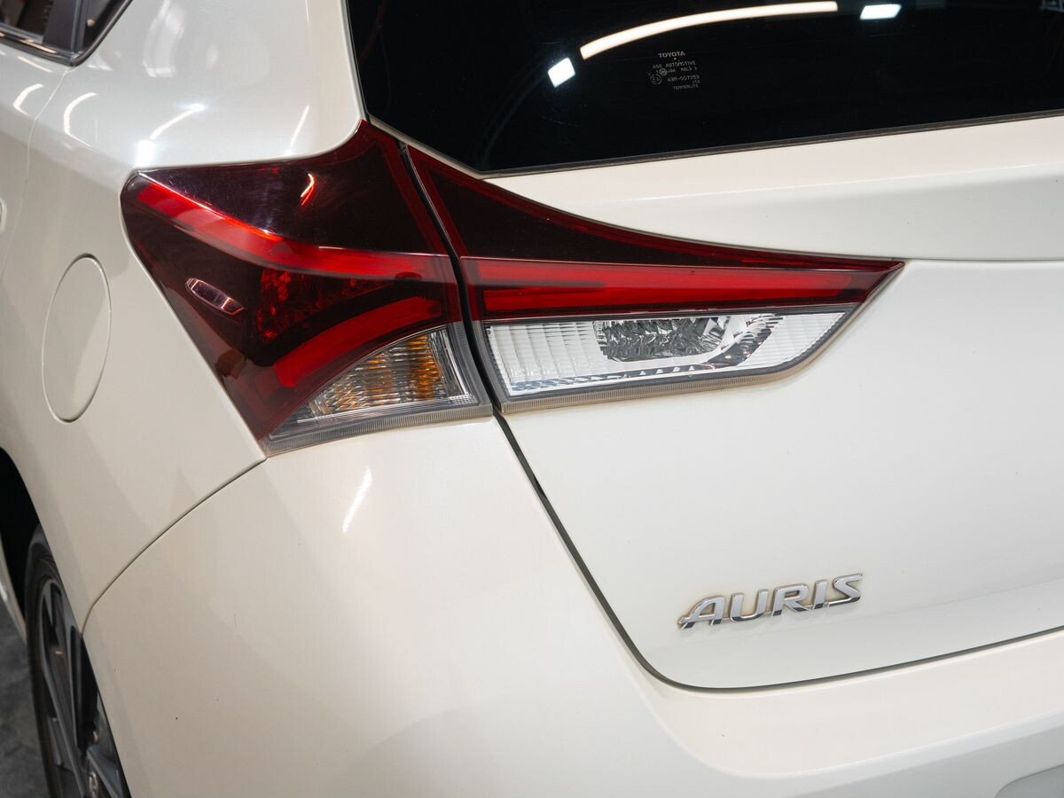 Toyota Auris 2015 - фото автомобиля