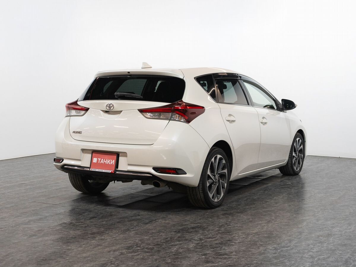 Toyota Auris 2015 - фото автомобиля