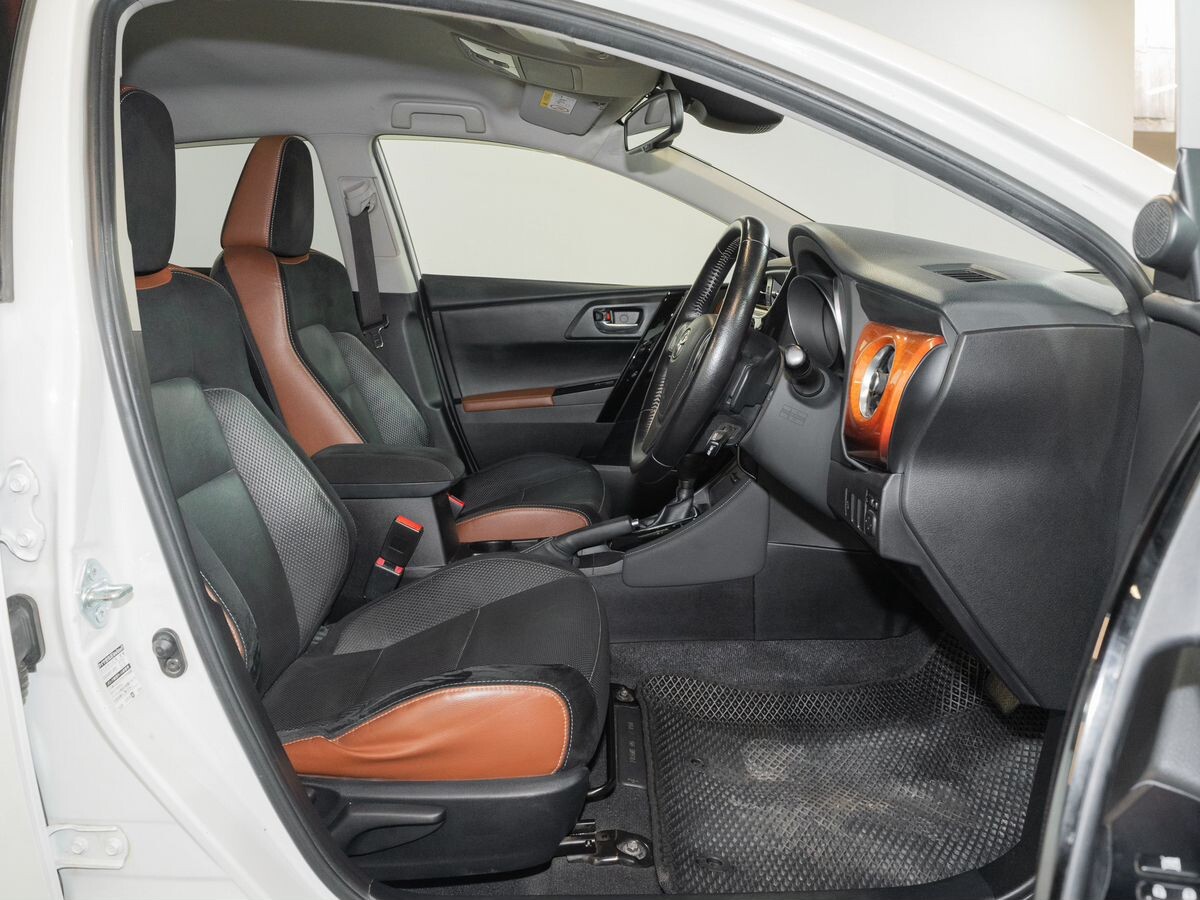 Toyota Auris 2015 - фото автомобиля