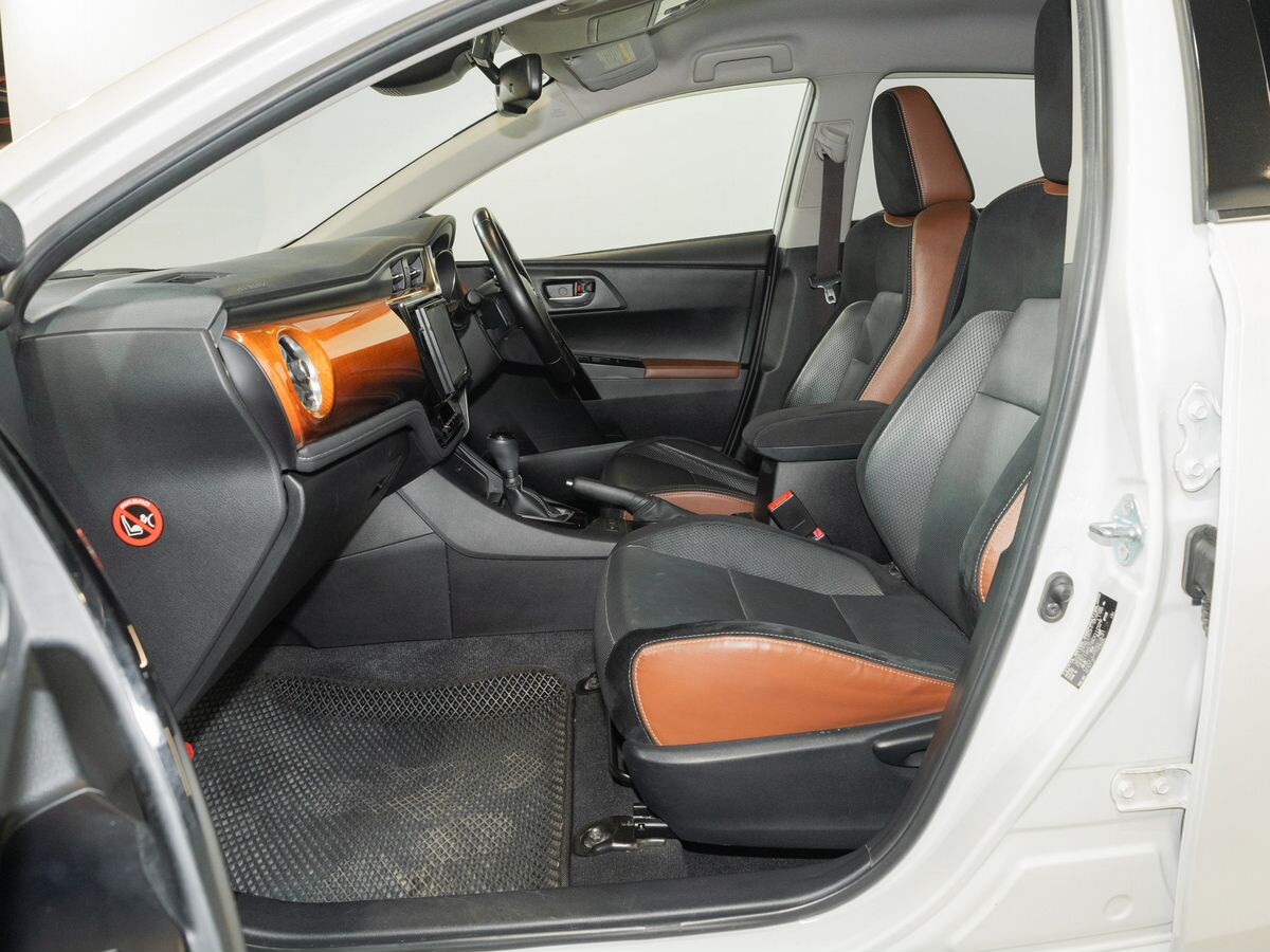 Toyota Auris 2015 - фото автомобиля