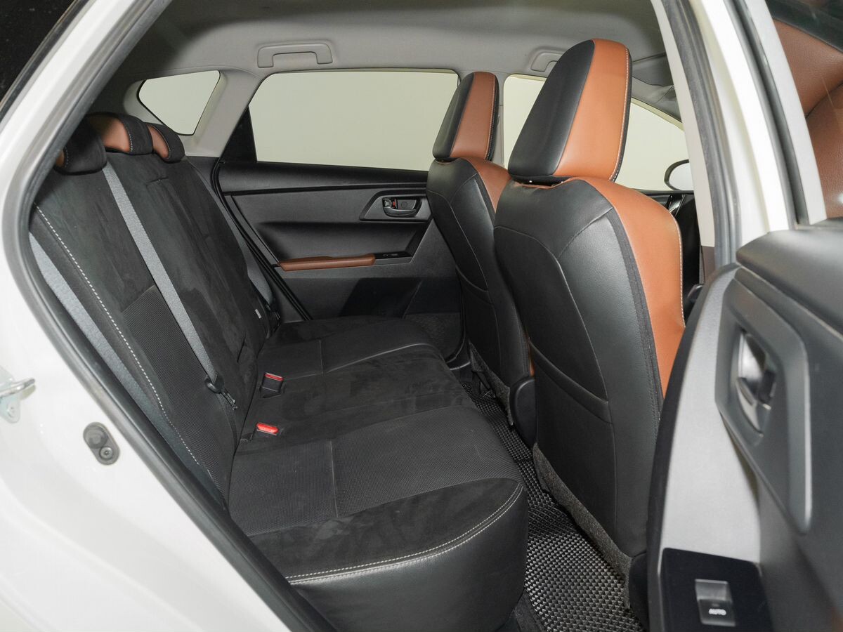 Toyota Auris 2015 - фото автомобиля