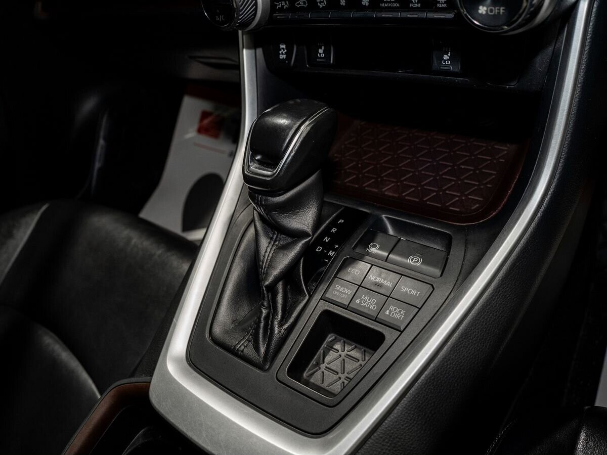 Toyota RAV4 2019 - фото автомобиля
