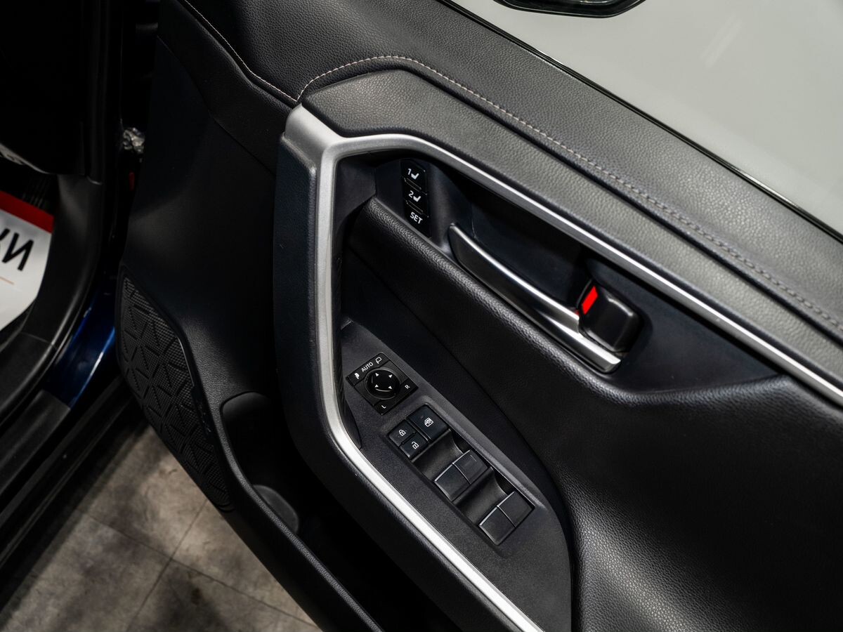 Toyota RAV4 2019 - фото автомобиля