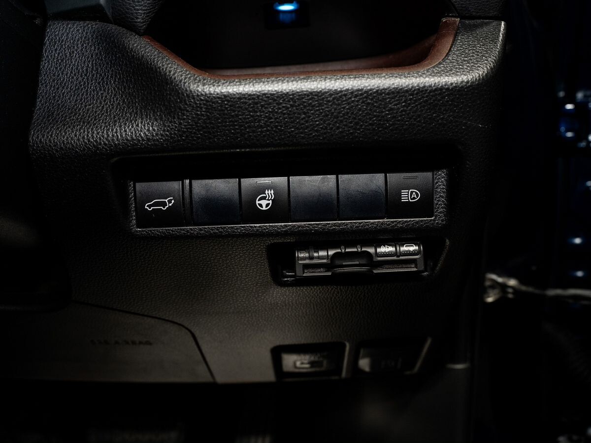 Toyota RAV4 2019 - фото автомобиля