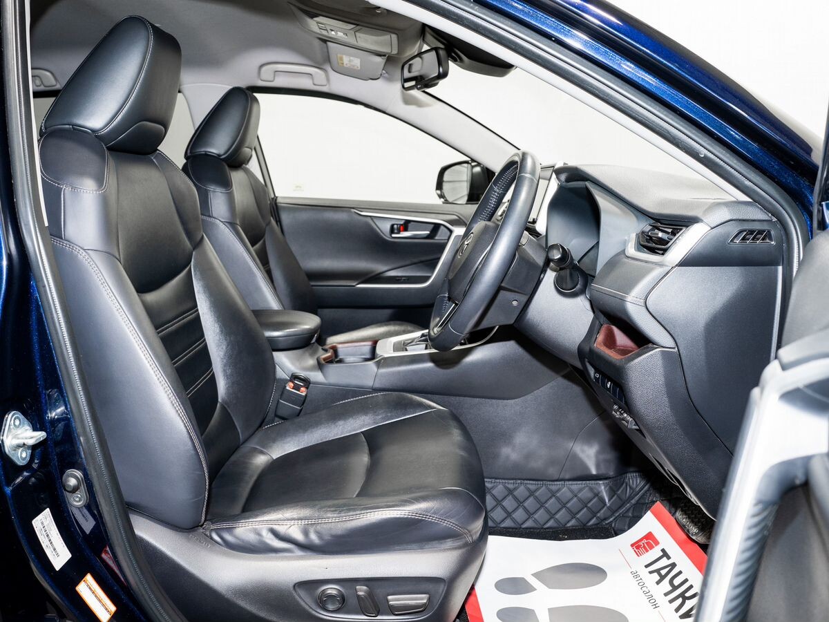 Toyota RAV4 2019 - фото автомобиля