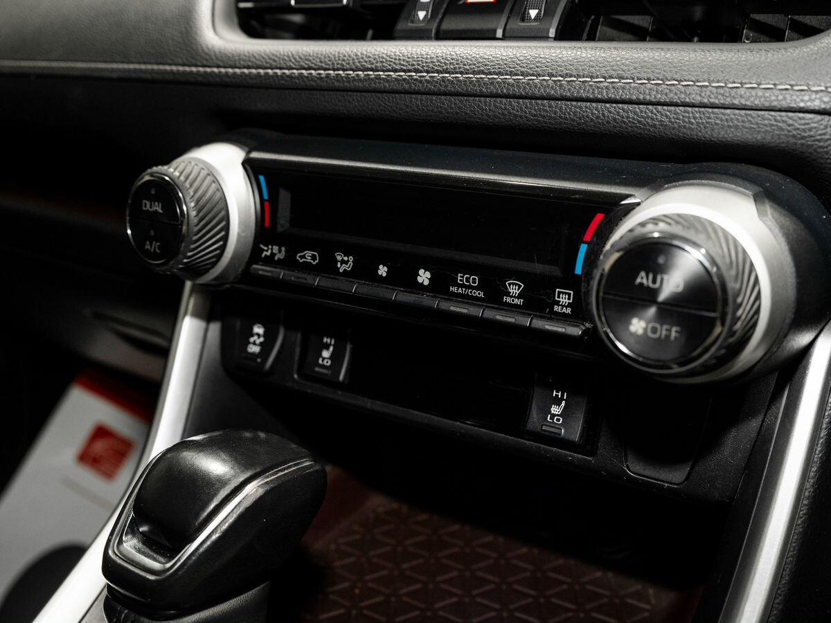 Toyota RAV4 2019 - фото автомобиля