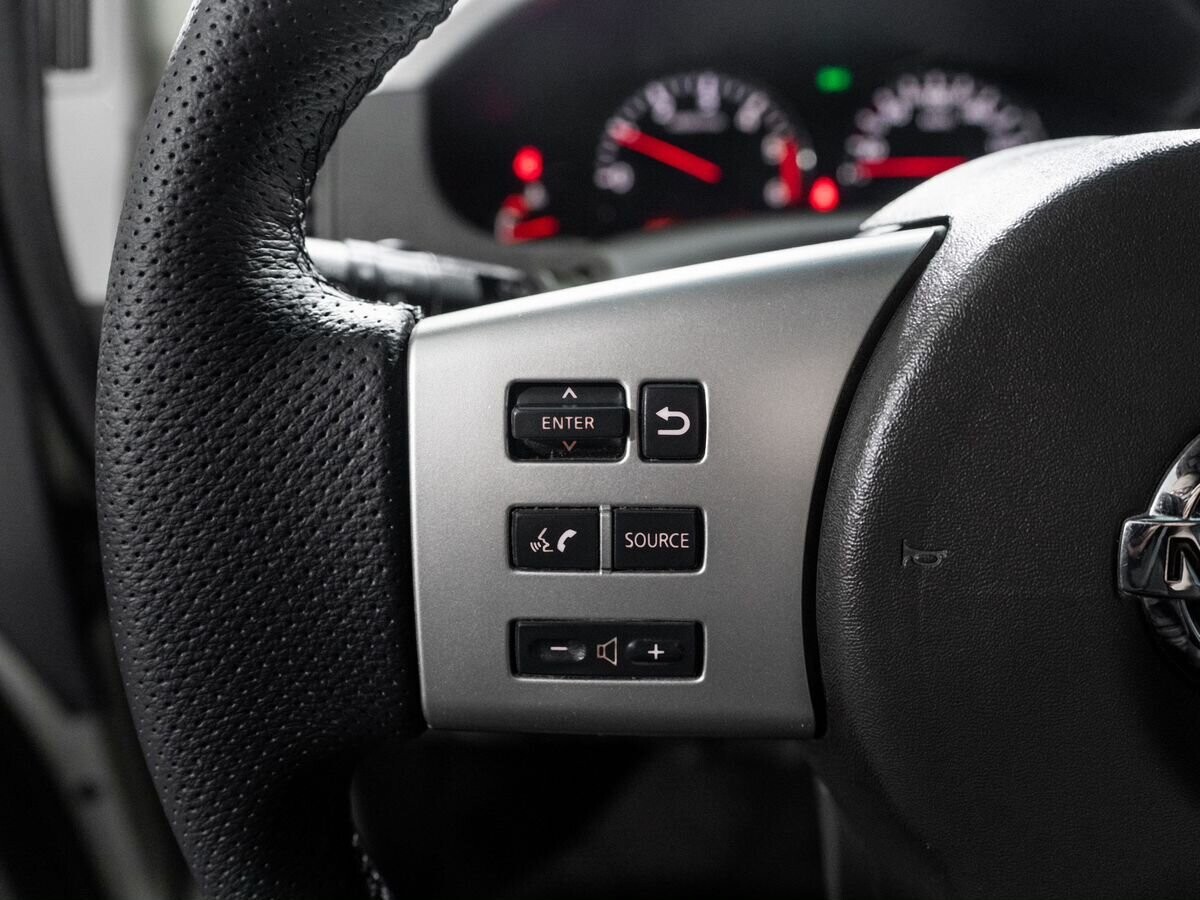 Nissan Pathfinder 2012 - фото автомобиля