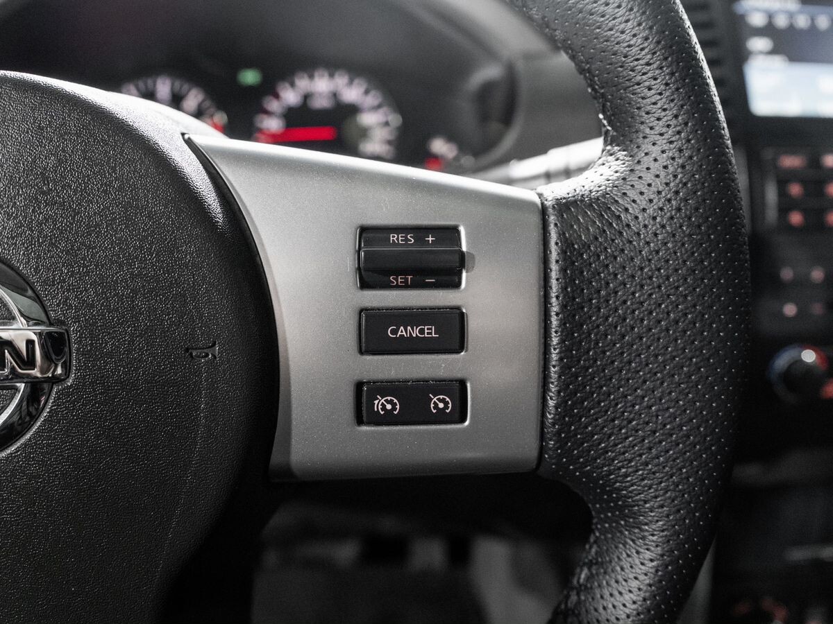 Nissan Pathfinder 2012 - фото автомобиля