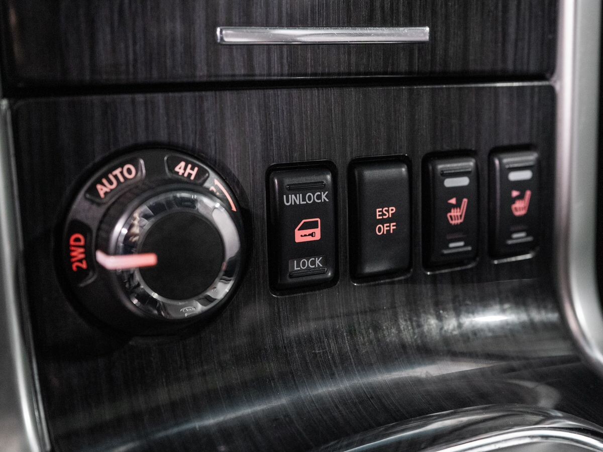 Nissan Pathfinder 2012 - фото автомобиля