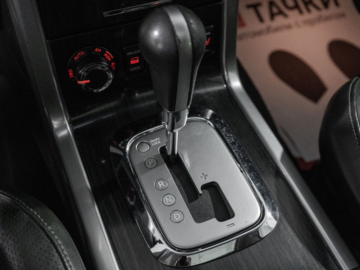 Nissan Pathfinder 2012 - фото автомобиля