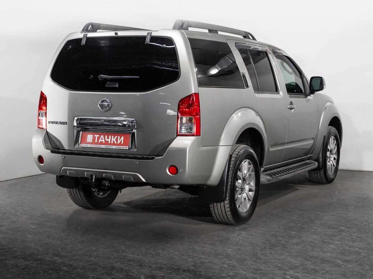 Nissan Pathfinder 2012 - фото автомобиля