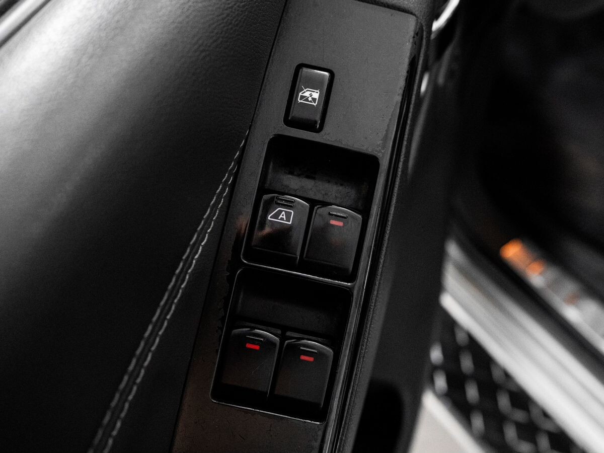 Nissan Pathfinder 2012 - фото автомобиля
