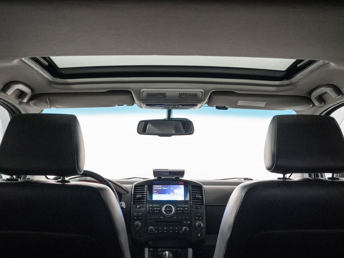 Nissan Pathfinder 2012 - фото автомобиля