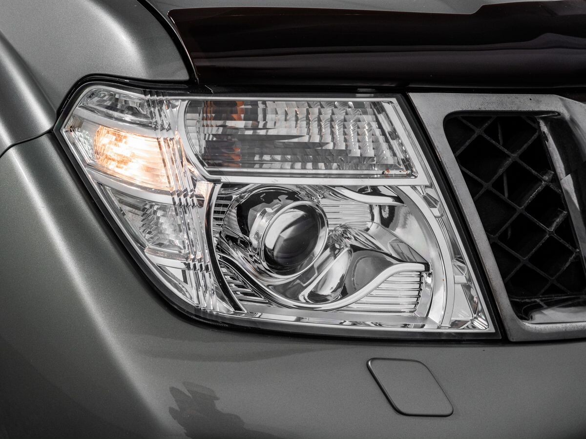 Nissan Pathfinder 2012 - фото автомобиля