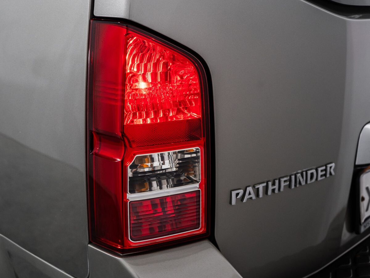 Nissan Pathfinder 2012 - фото автомобиля
