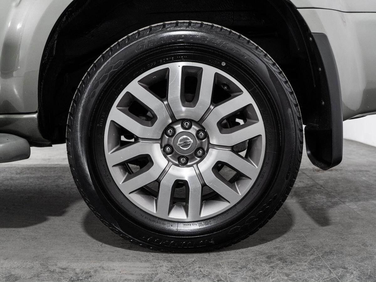 Nissan Pathfinder 2012 - фото автомобиля