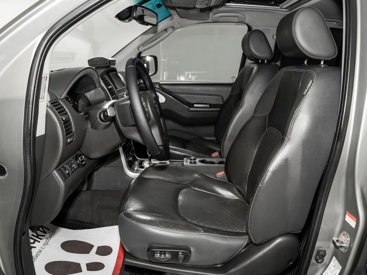 Nissan Pathfinder 2012 - фото автомобиля