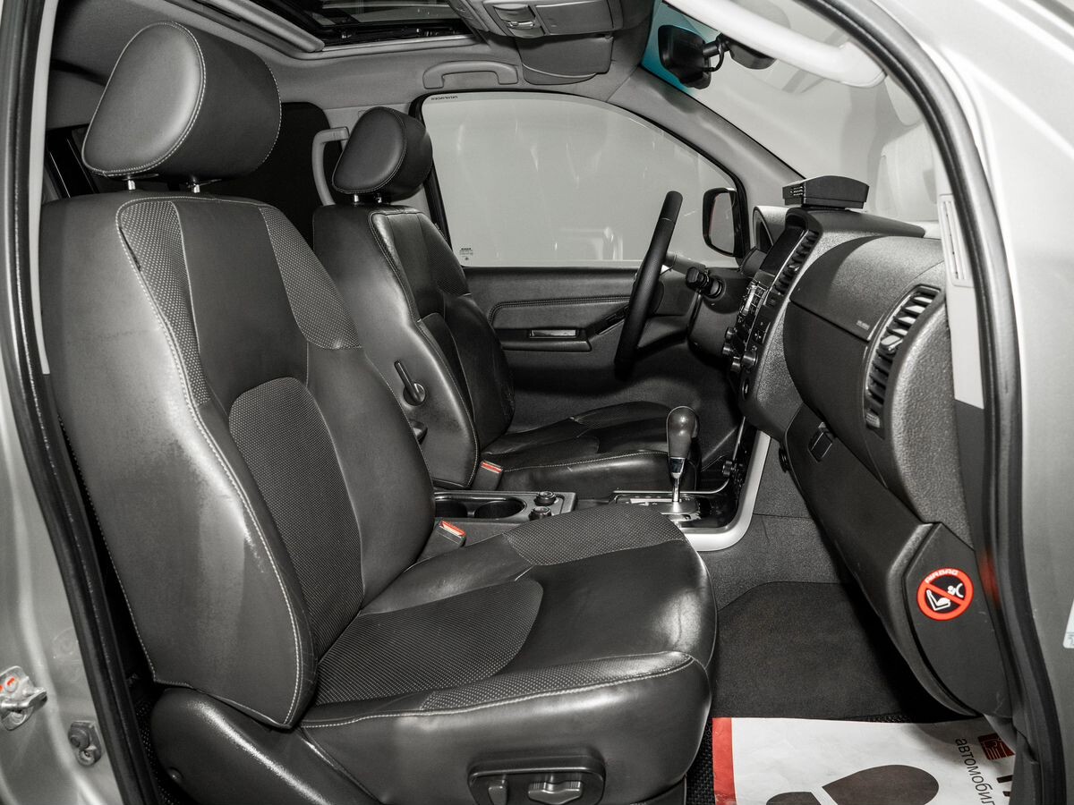 Nissan Pathfinder 2012 - фото автомобиля