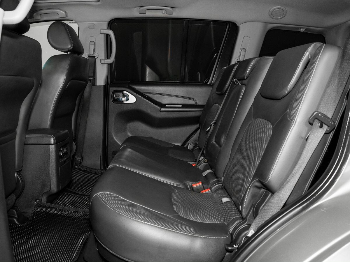 Nissan Pathfinder 2012 - фото автомобиля