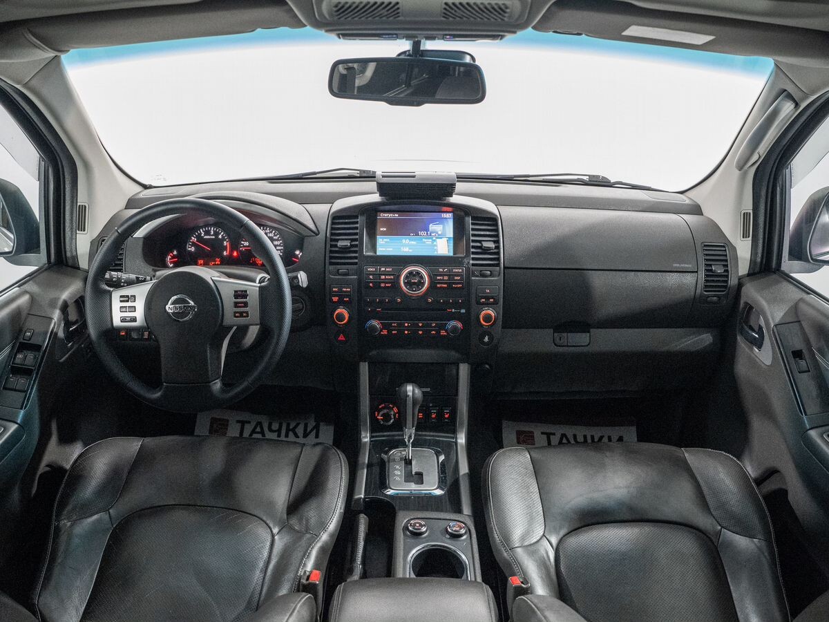 Nissan Pathfinder 2012 - фото автомобиля