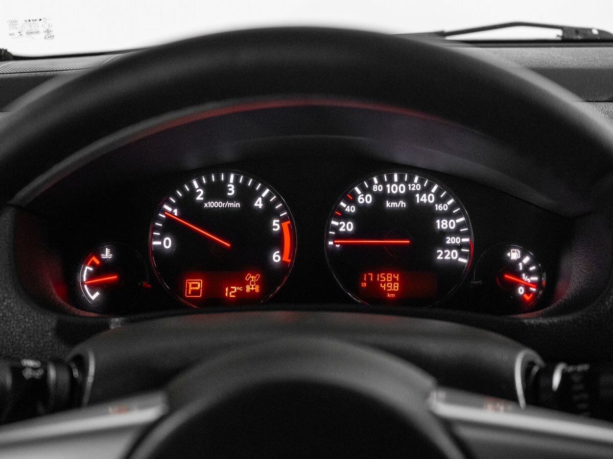 Nissan Pathfinder 2012 - фото автомобиля