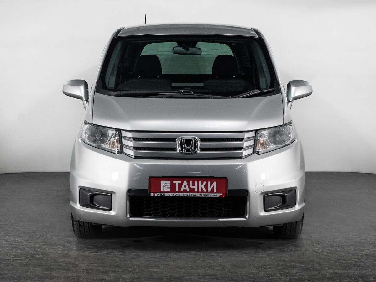 Honda Freed Spike 2011 - фото автомобиля