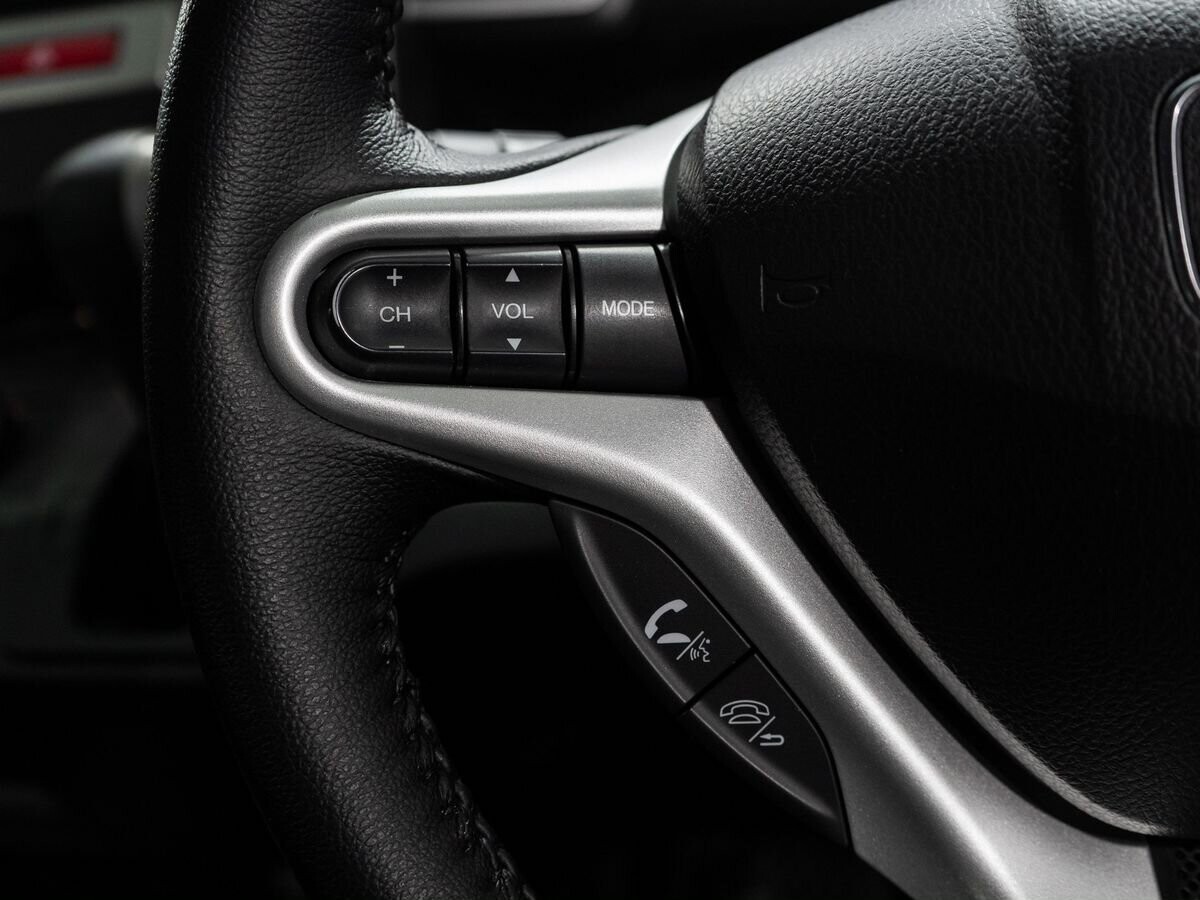 Honda Freed Spike 2011 - фото автомобиля