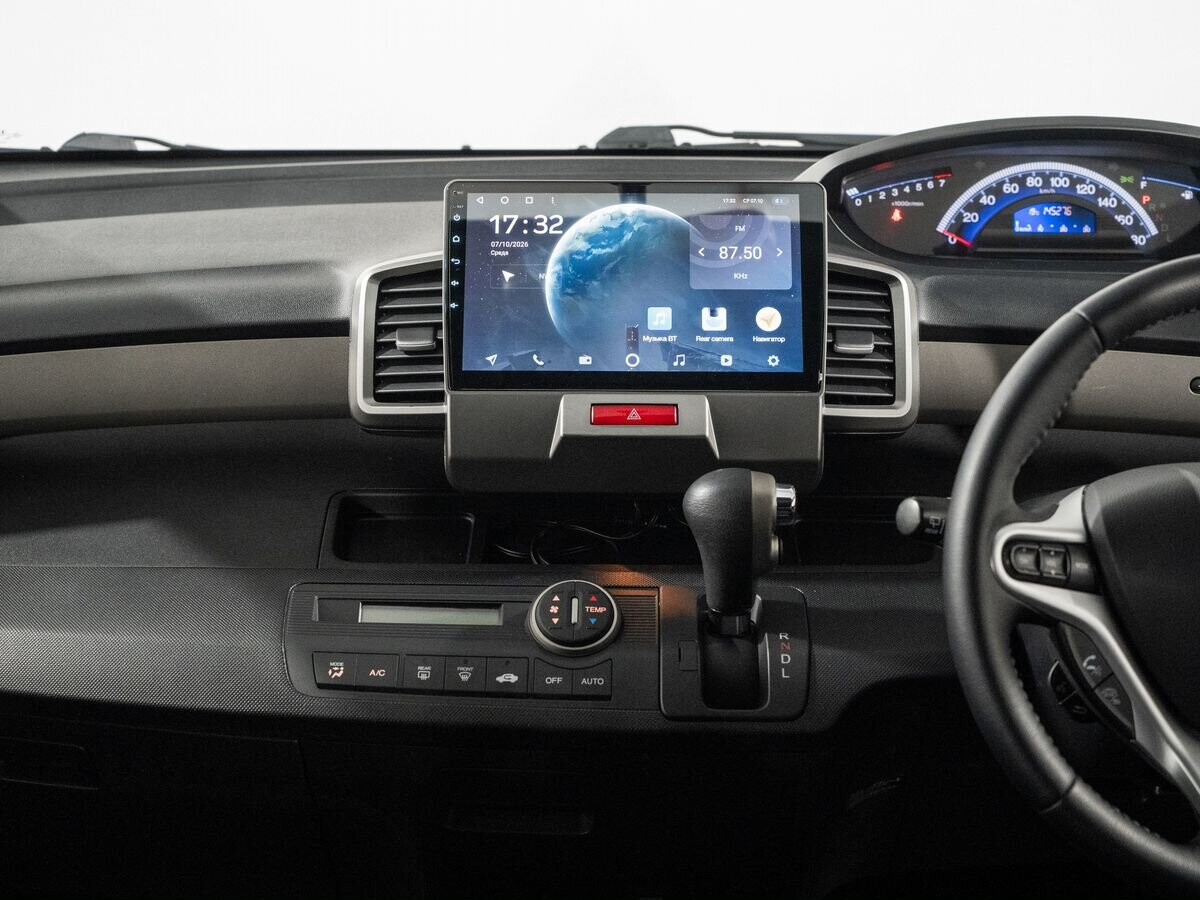 Honda Freed Spike 2011 - фото автомобиля