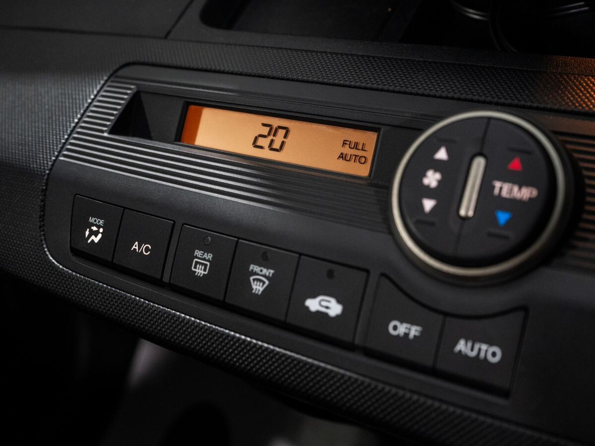 Honda Freed Spike 2011 - фото автомобиля