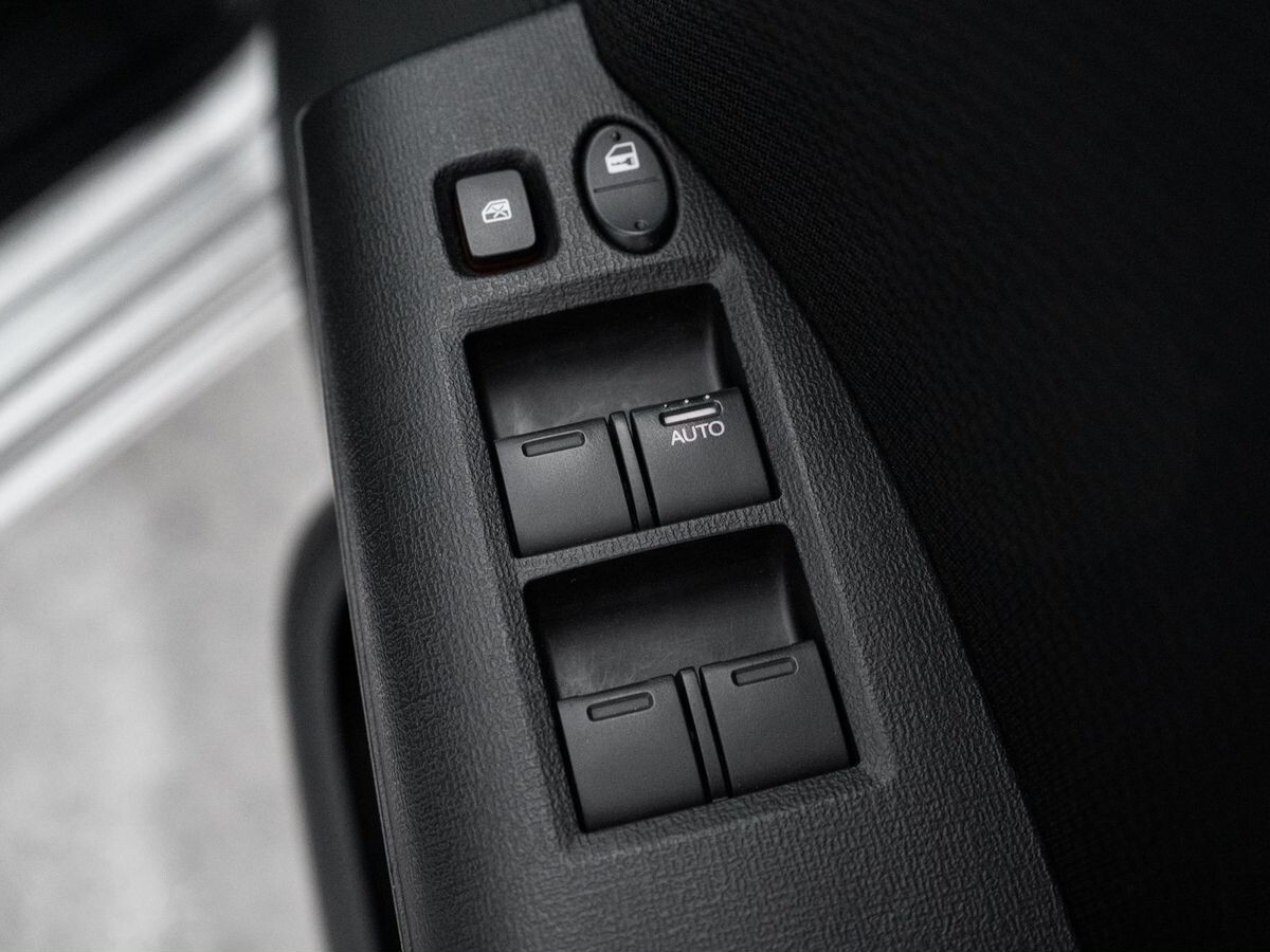 Honda Freed Spike 2011 - фото автомобиля
