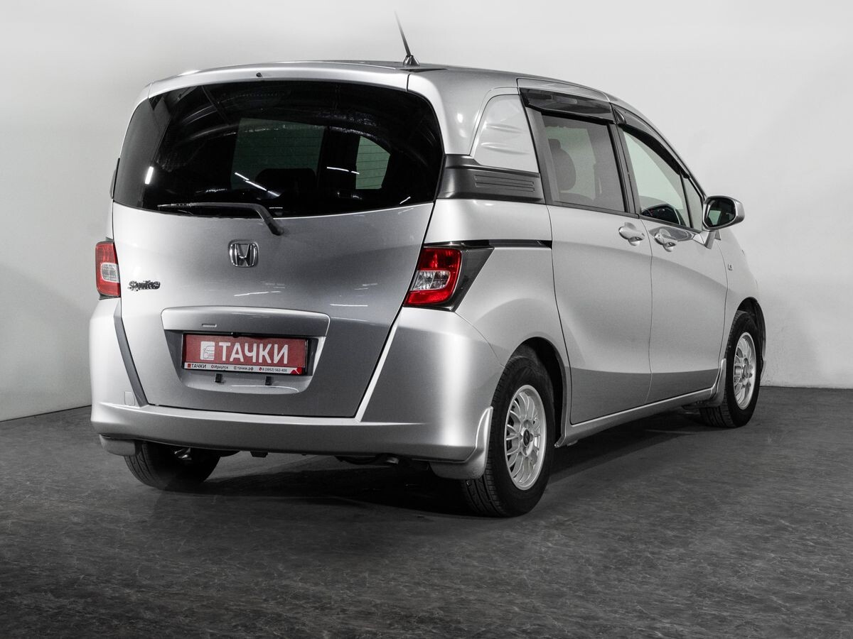 Honda Freed Spike 2011 - фото автомобиля
