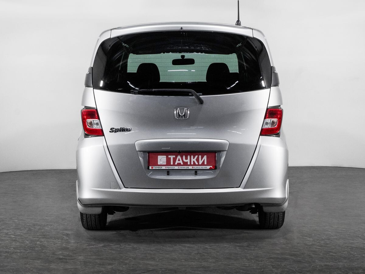 Honda Freed Spike 2011 - фото автомобиля