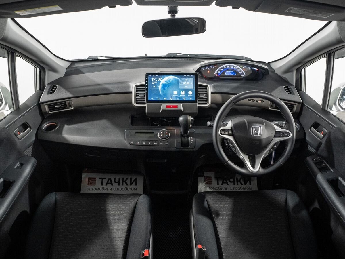 Honda Freed Spike 2011 - фото автомобиля