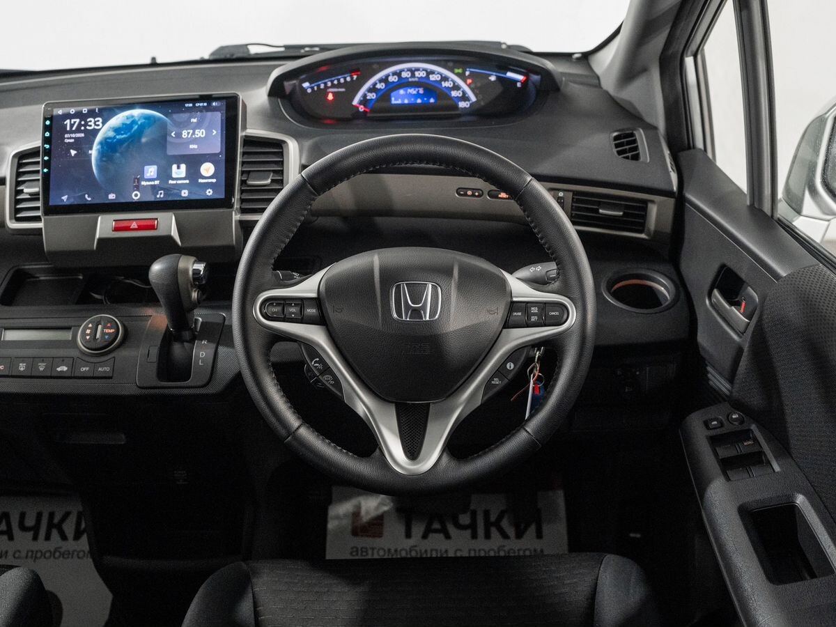 Honda Freed Spike 2011 - фото автомобиля