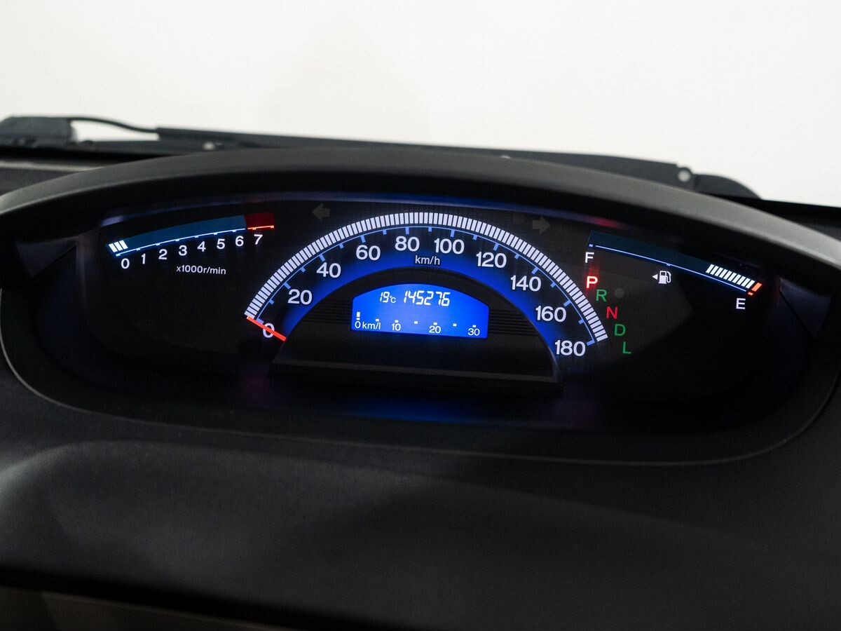 Honda Freed Spike 2011 - фото автомобиля