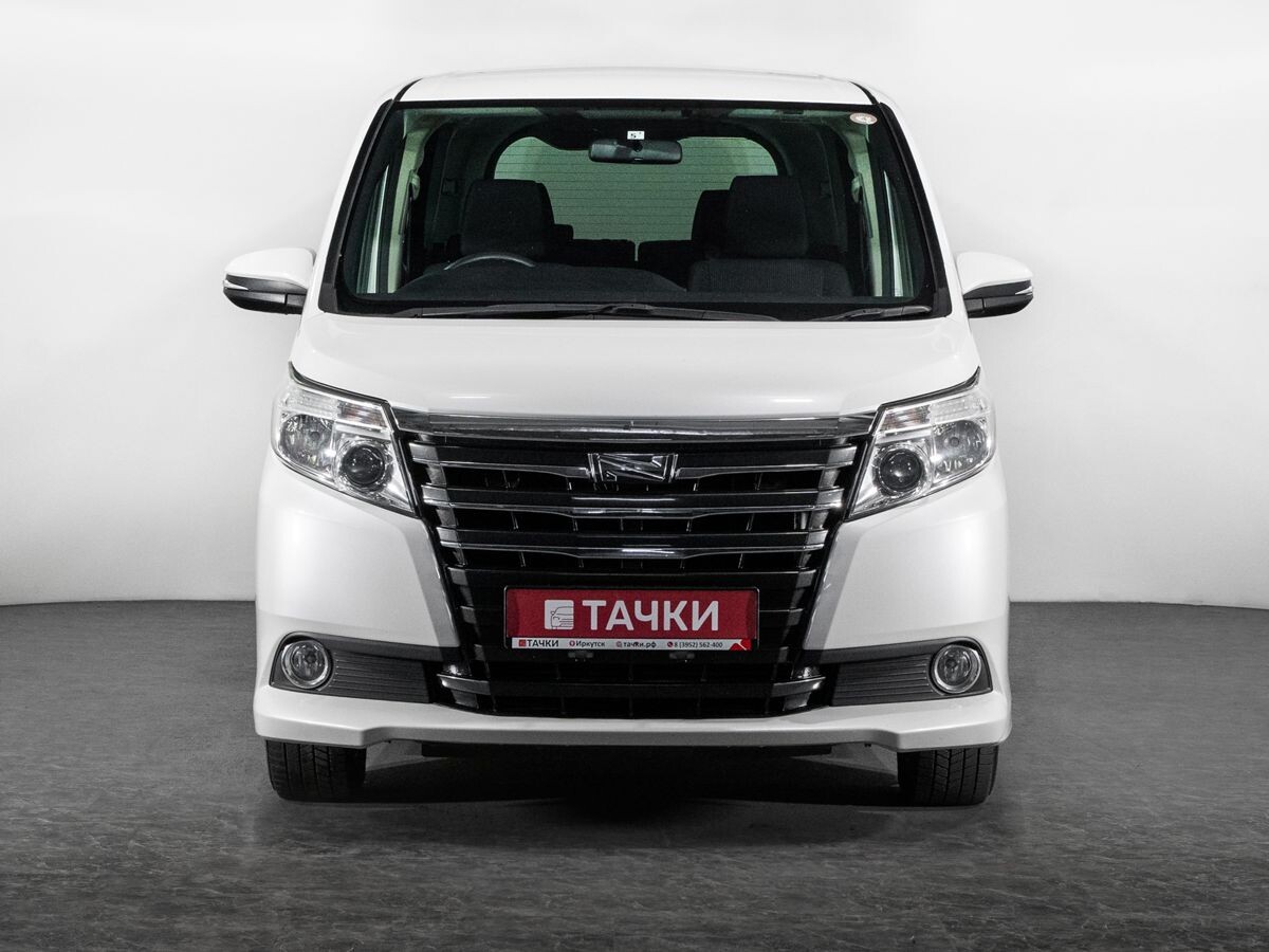 Toyota Noah 2017 - фото автомобиля