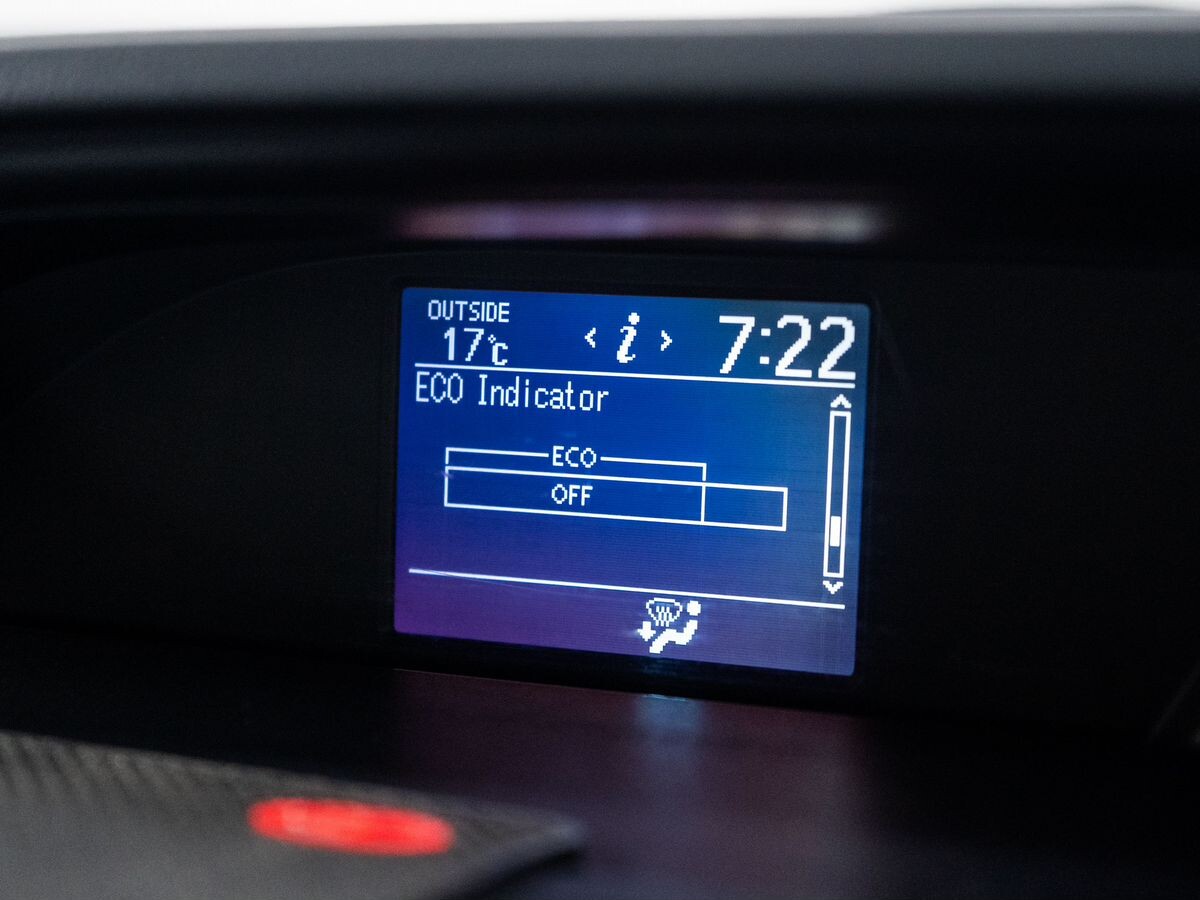 Toyota Noah 2017 - фото автомобиля