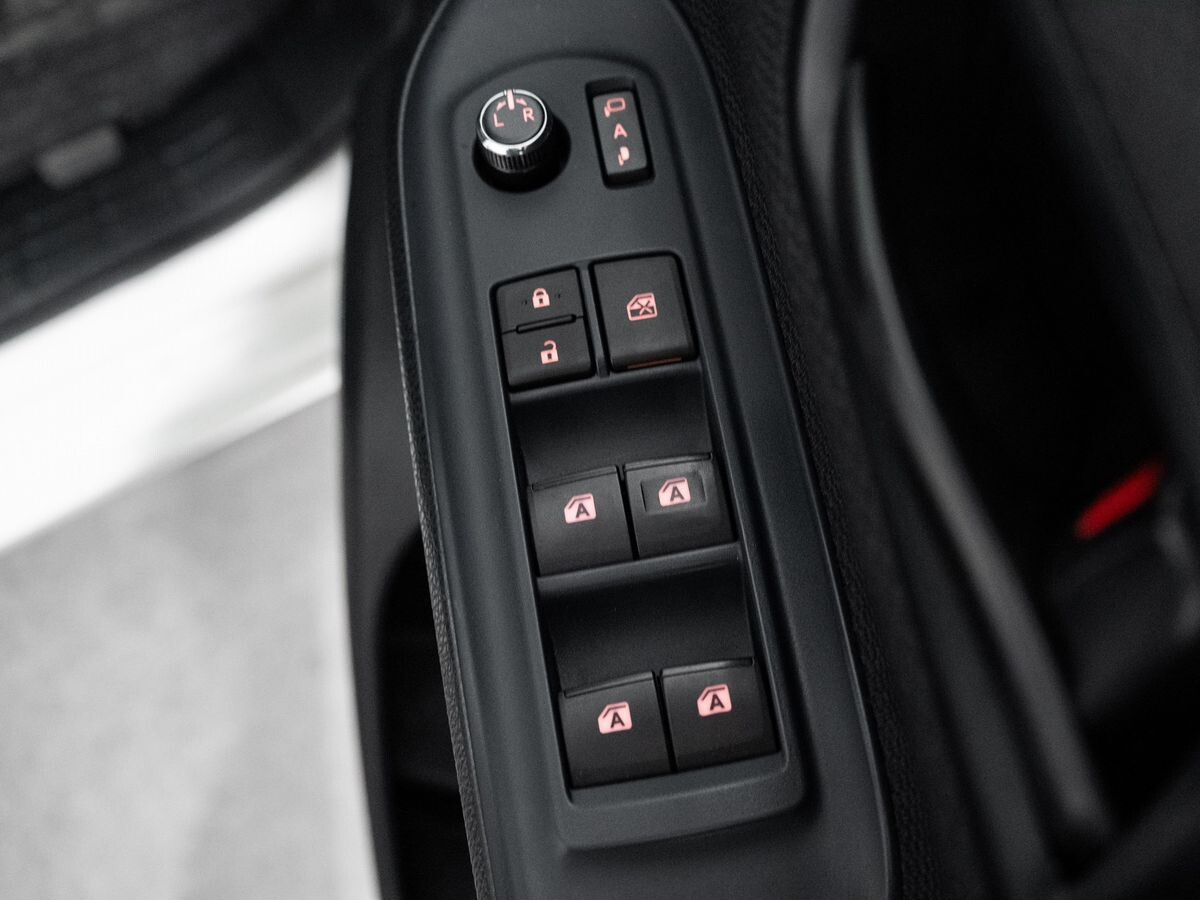 Toyota Noah 2017 - фото автомобиля